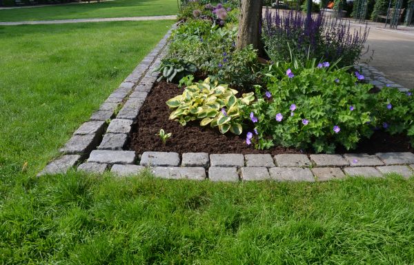 Flower Bed Mulching in Lake Charles